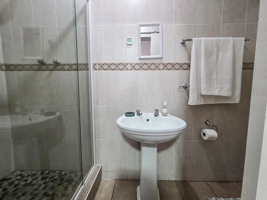 3 Bedroom Property for Sale in Kannoniers Park North West